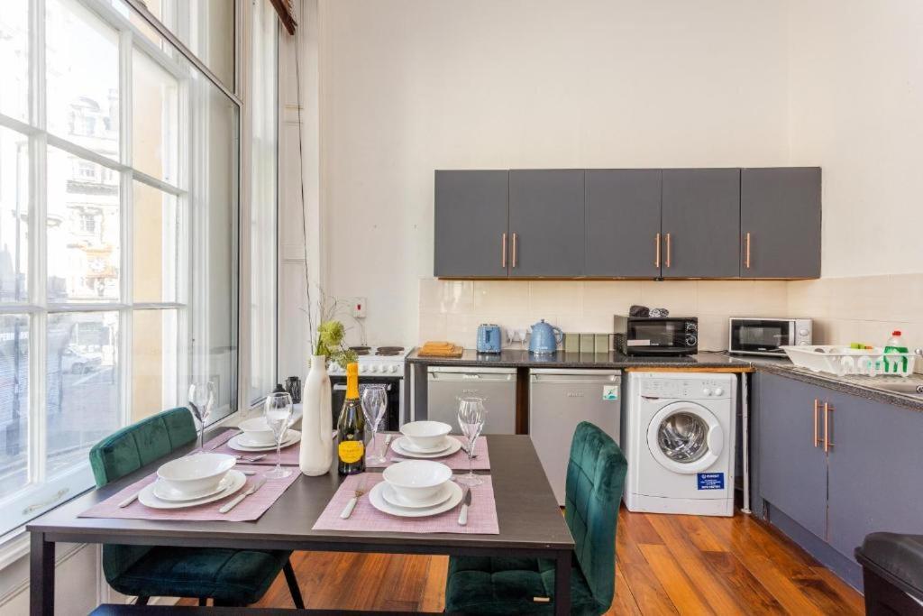 Newcastle'S Most Central Apartment - Sleeps 10 Zewnętrze zdjęcie