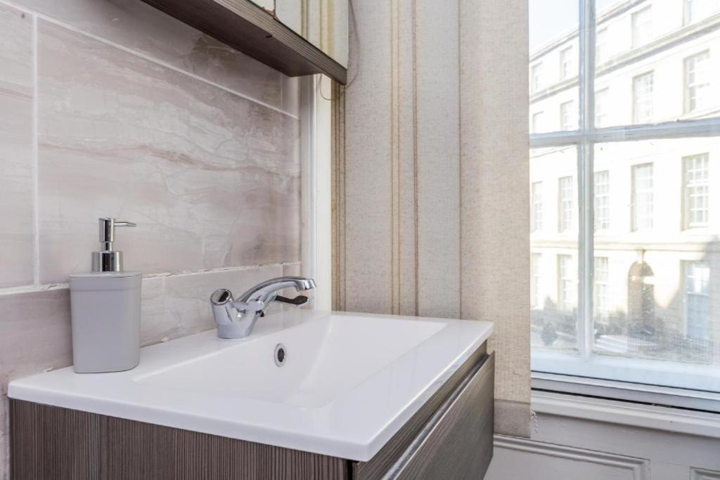 Newcastle'S Most Central Apartment - Sleeps 10 Zewnętrze zdjęcie